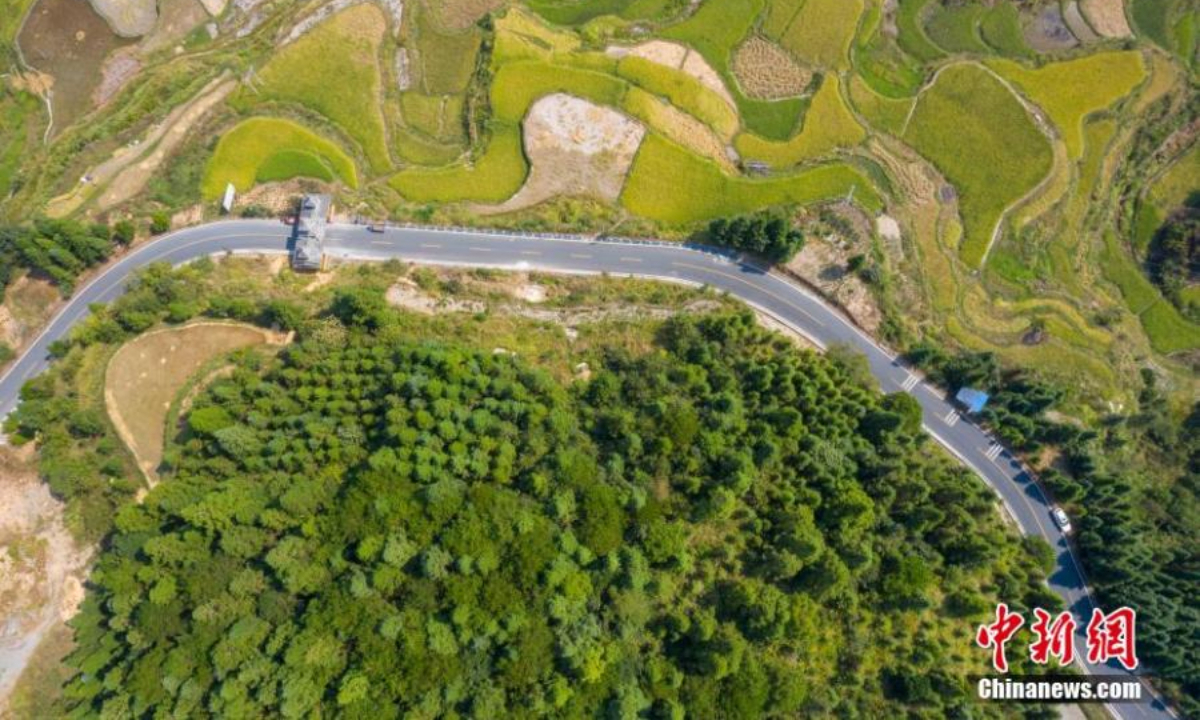 Aerial view shows a winding mountain road in Congjiang county of Qiandongnan Miao and Dong Autonomous Prefecture, southwest China's Guizhou Province. A web of roads connecting settlements scattered in Guizhou's mountain area has been built and played an indispensable role in poverty eradication. Photo:China News Service