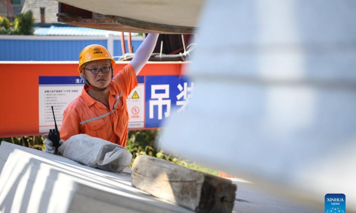 A staff member works at the construction site of a tunnel across the Yangtze River in Wuhu, east China's Anhui Province, Oct. 3, 2022. (Xinhua/Zhang Duan)