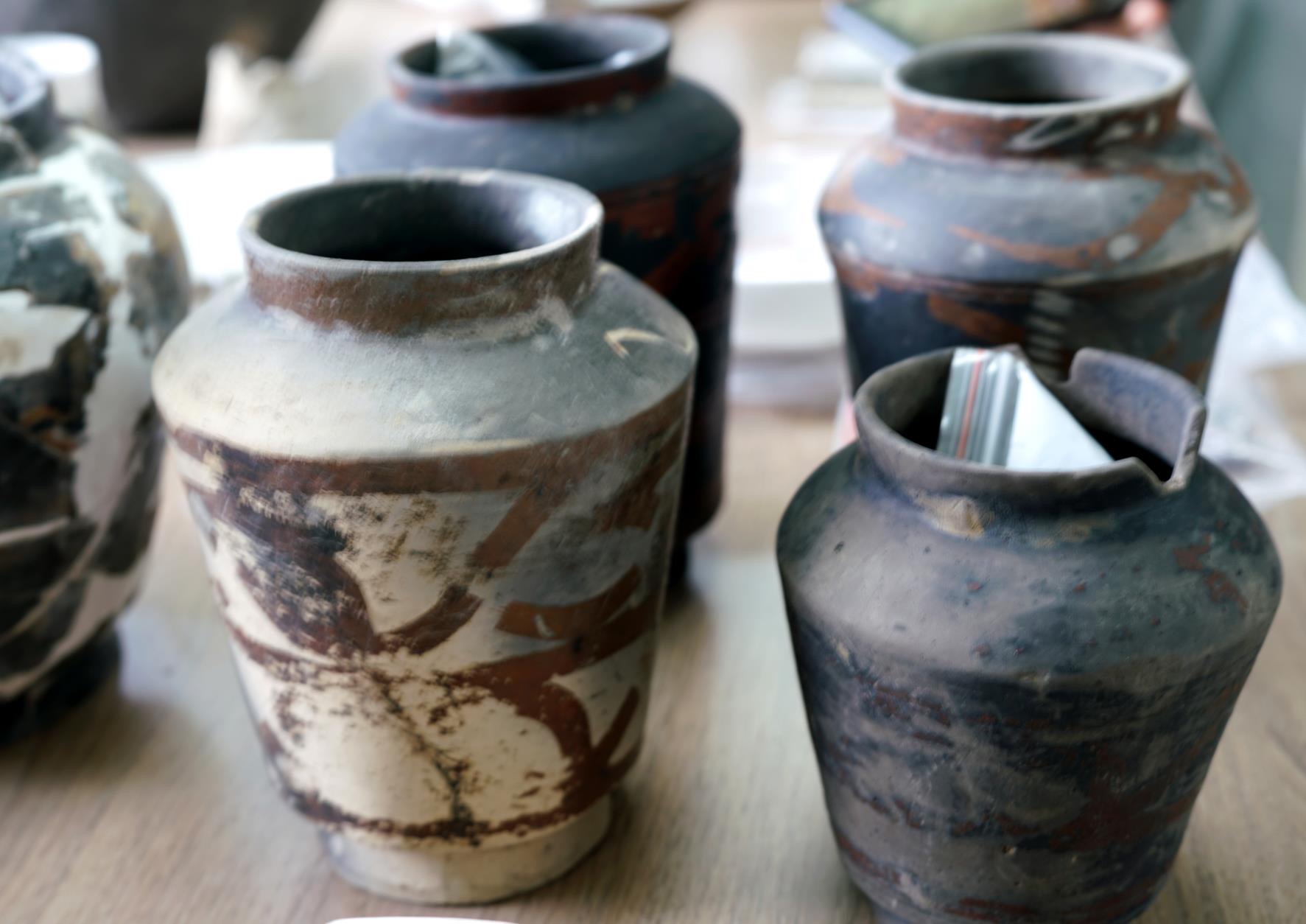 Pottery pots excavated from the ruins site Photo: VCG