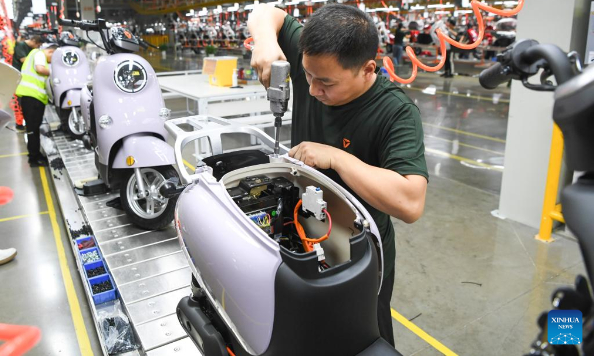 Workers work at Yadea Group's intelligent production base of electric scooters in Yongchuan District of southwest China's Chongqing, Sep 22, 2022. Photo:Xinhua