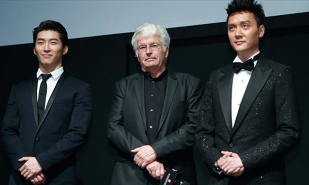 From left: <em>Wolf Totem</em> actor Dou Xiao, director Jean-Jacques Annaud and actor Feng Shaofeng attend a public auction sponsored by <em>Wolf Totem</em> in Shanghai on June 14. Photo: CFP