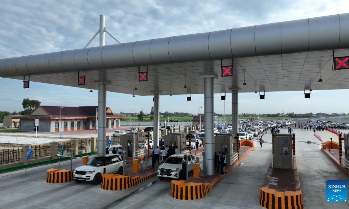 Photo taken on Oct 1, 2022 shows a toll station on the Phnom Penh-Sihanoukville Expressway in Phnom Penh, Cambodia. Photo:Xinhua