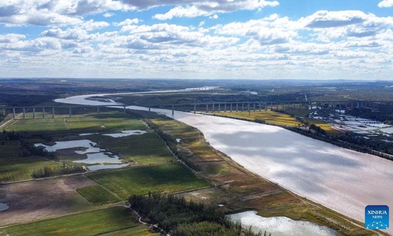 Aerial photo taken on Sept. 21, 2022 shows the scenery along a section of the Yellow River in Jungar Banner of Ordos, north China's Inner Mongolia Autonomous Region.(Photo: Xinhua)