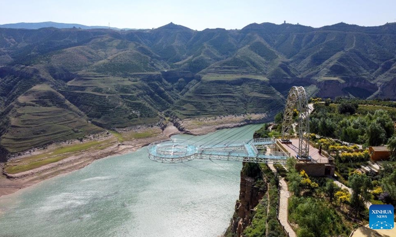 Aerial photo taken on Sept. 21, 2022 shows the scenery along a section of the Yellow River in Jungar Banner of Ordos, north China's Inner Mongolia Autonomous Region.(Photo: Xinhua)