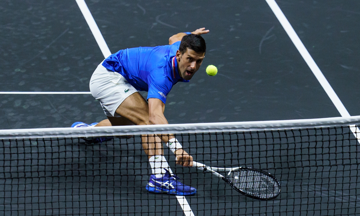 Novak Djokovic hits a return against Frances Tiafoe on September 24, 2022 in London, England. Photo: VCG