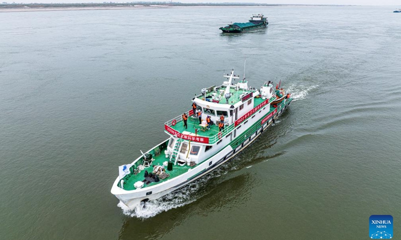 Aerial photo taken on Sept. 24, 2022 shows a finless porpoises scientific expedition vessel at the Jianli section of the Yangtze River, central China's Hubei Province.Photo:xinhua