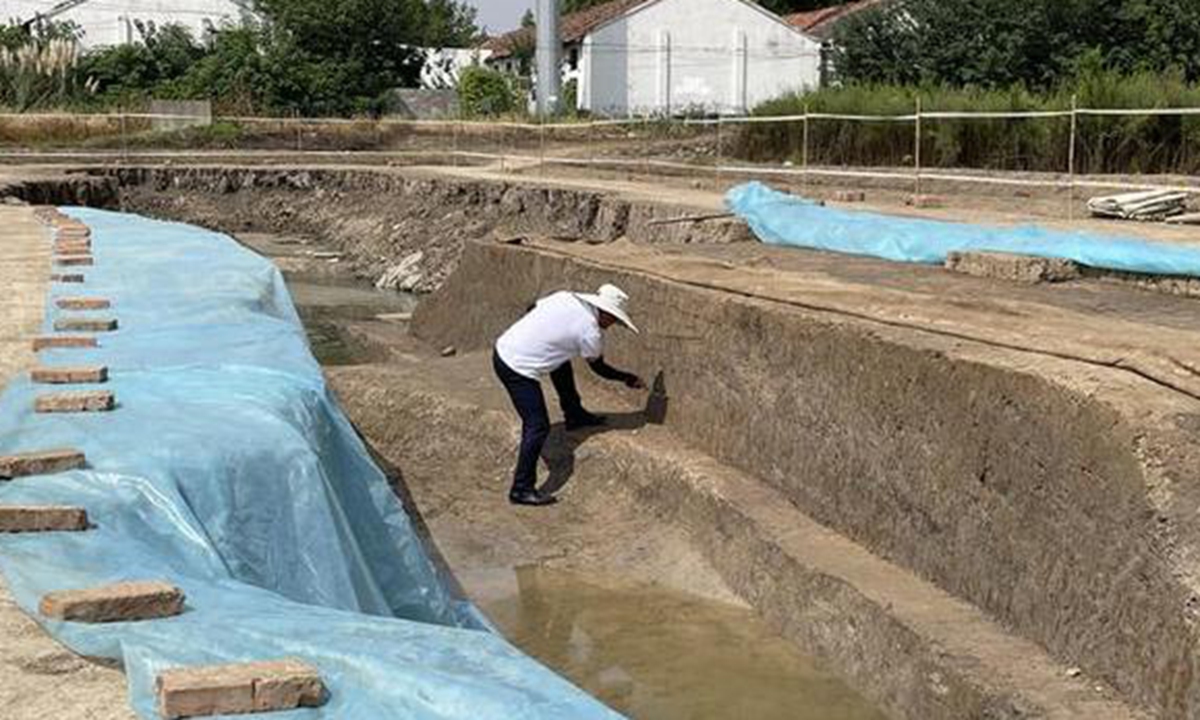 Archaeologists work on Wujiabang Ruins, a large ancient water city traced back to around 2,500 years ago were found in East China's Jiangsu Province. Photo: Xinhua News Agency


