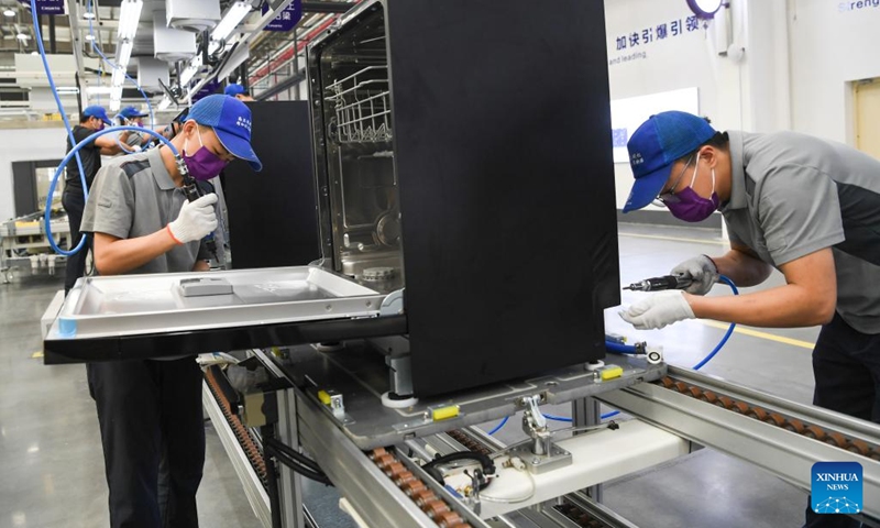 Workers are seen at the production line of a dishwasher interconnected factory of Chongqing Haier Washing Electric Appliances Co.LTD in southwest China's Chongqing, Sept. 25, 2022.Photo:Xinhua
