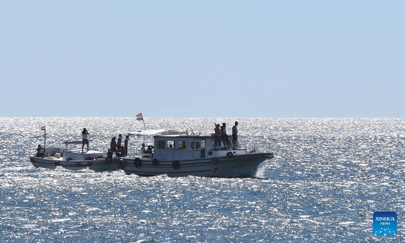 Syrian boats search for victims of a migrant boat which sank off the Syrian shore last Thursday in the city of Tartous, Syria, Sept. 25, 2022.Photo:Xinhua