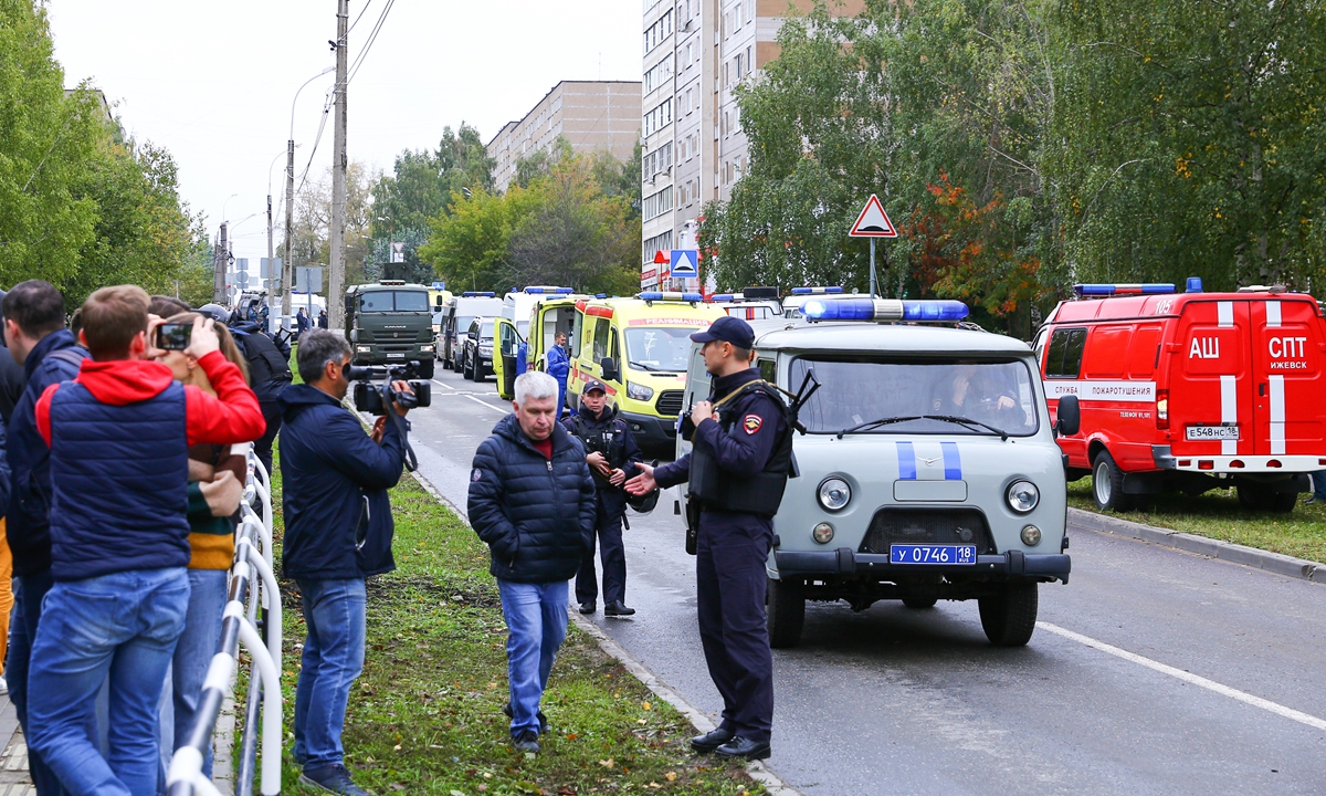 Situation outside secondary school No.88 where a gunman opened fire killing 6 people and wounding 20, and killed himself. Photo: VCG