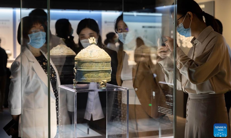 Visitors view an ancient bronze ware at the exhibition Return in Golden Age: China's Retrieved Cultural Relics Exhibition in east China's Shanghai, Sept. 26, 2022. Return in Golden Age: China's Retrieved Cultural Relics Exhibition was launched Monday at the Minhang Museum in east China's Shanghai.(Photo: Xinhua)