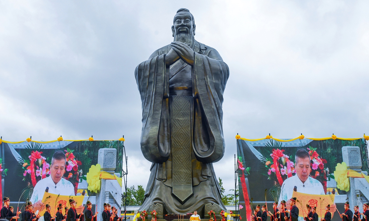 People take part in the Confucius Memorial Ceremony in Jiaozhou, Shandong Province, on September 28. Photo: VCG People use avatars to attend the Cloud Confucius Memorial Ceremony on Wednesday. Photo: Courtesy of the Confucius Cultural Festival