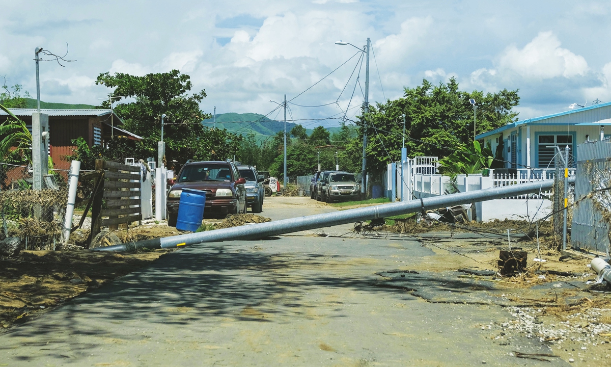 A utility pole lies in the middle of a street following Hurricane Fiona in Salinas, Puerto Rico, on September 27, 2022. Photo: VCG