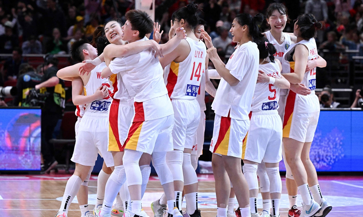 China's players celebrate after winning the 2022 Women's Basketball World Cup quarterfinal match between China and France at Sydneydome in Sydney, Australia on September 29, 2022. Photo: VCG