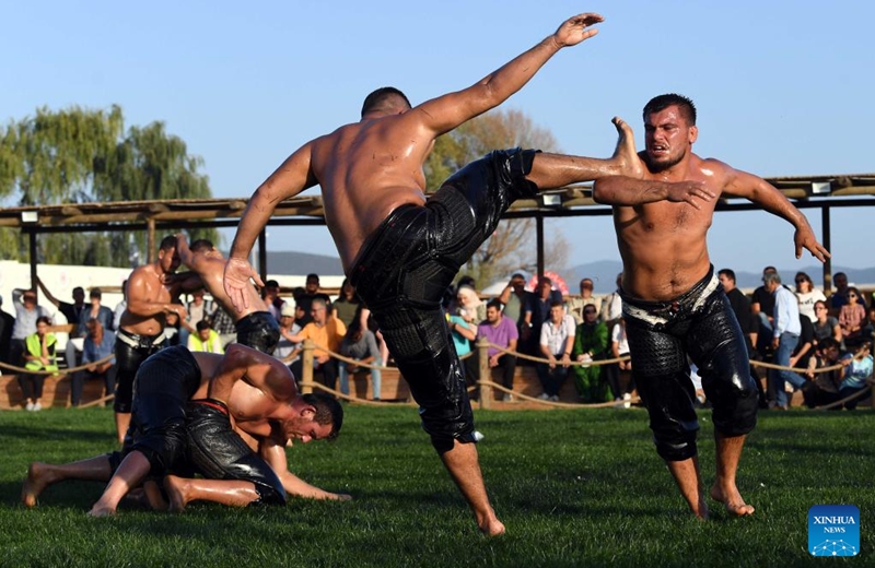 Wrestlers compete during the 4th World Nomad Games in Iznik, Türkiye, Sept. 30, 2022. (Xinhua/Shadati)