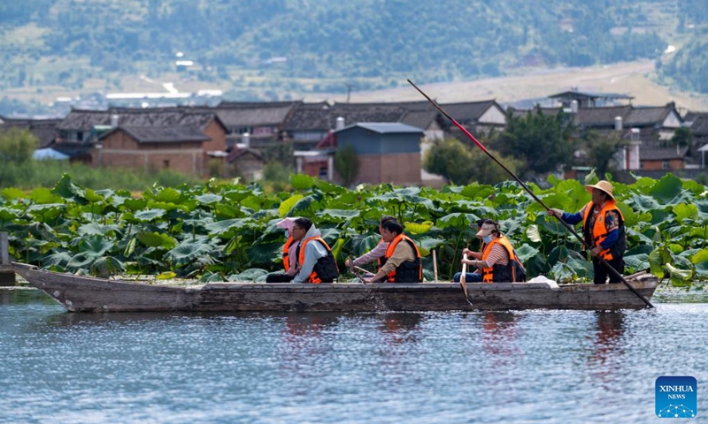 Tourists row a boat in Eryuan West Lake in Eryuan County of Dali Bai Autonomous Prefecture, southwest China's Yunnan Province, Sept. 28, 2022. (Xinhua/Chen Xinbo)