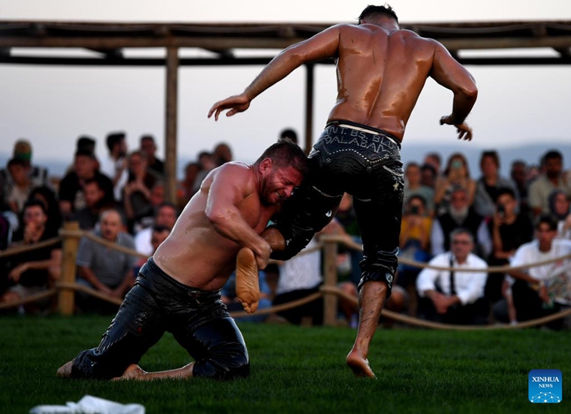 Wrestlers compete during the 4th World Nomad Games in Iznik, Türkiye, Sept. 30, 2022. (Xinhua/Shadati)