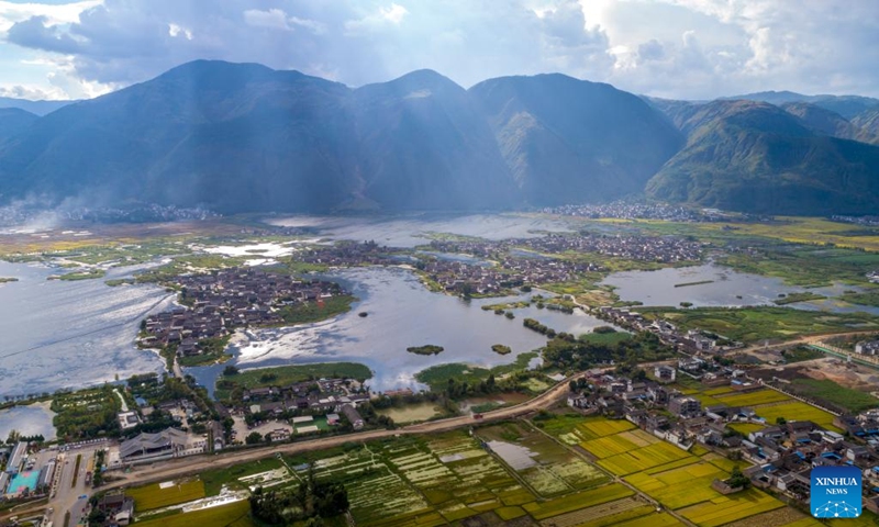 Aerial photo taken on Sept. 28, 2022 shows the scenery of Eryuan West Lake in Eryuan County of Dali Bai Autonomous Prefecture, southwest China's Yunnan Province. (Xinhua/Chen Xinbo)