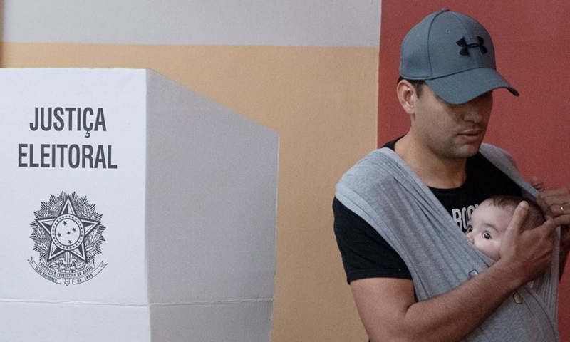 A man casts his vote at a polling station in Rio de Janeiro, Brazil, Oct. 2, 2022. (Xinhua/Wang Tiancong)