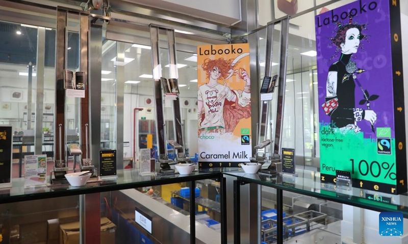 Photo taken on Sept. 20, 2022 shows a chocolate tasting area located on the packaging floor at Zotter Chocolate Theatre in Shanghai, east China. Since participating in the first China International Import Expo (CIIE) in 2018, Austrian Zotter Chocolate has been expanding its sales network in the Chinese market, bringing new chocolate-making skills and concepts. In the upcoming 5th CIIE, Zotter Chocolate will expand the booth area and bring more brand new chocolate flavors.Photo: Xinhua