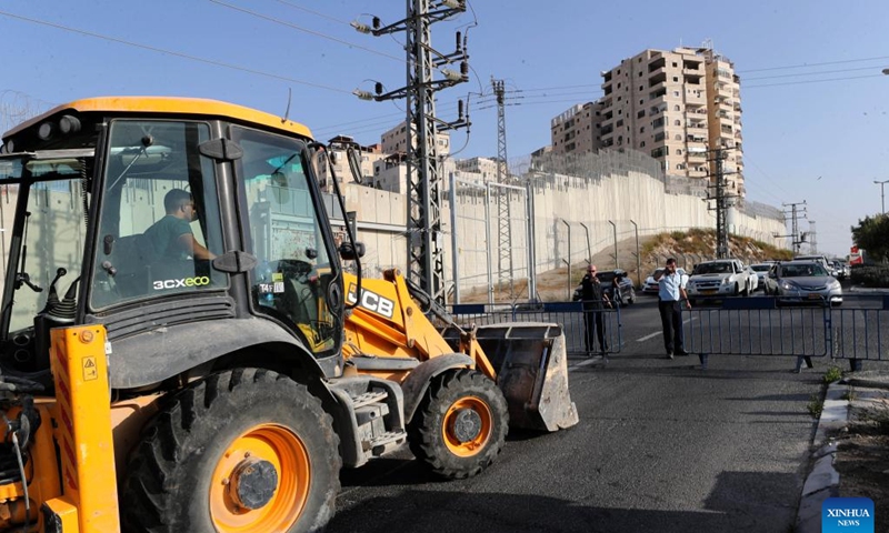 Police set up a temporary roadblock for Yom Kippur, the Day of Atonement, in Jerusalem, on Oct. 4, 2022. Photo: Xinhua