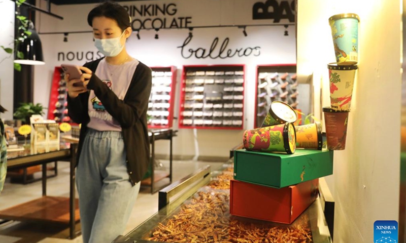 People visit Zotter Chocolate Theatre in Shanghai, east China, Sept. 24, 2022. Since participating in the first China International Import Expo (CIIE) in 2018, Austrian Zotter Chocolate has been expanding its sales network in the Chinese market, bringing new chocolate-making skills and concepts. In the upcoming 5th CIIE, Zotter Chocolate will expand the booth area and bring more brand new chocolate flavors.Photo: Xinhua