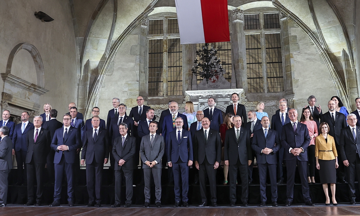 Leaders of countries within the first meeting of the European Political Community pose for a photo in Prague, Czech Republic on October 6, 2022. Photo: VCG 