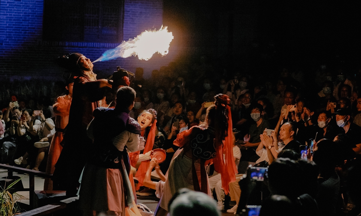  Running through the National Day holidays from October 1 to 7, the large Huaiju Opera-inspired immersive show Xiaozhen yYouxi (lit: luck in a small town) is held in Yancheng, East China's Jiangsu Province. Photos: Courtesy of Wang Chang