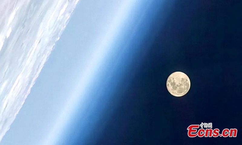 Undated photo shows spectacular view of the Earth and the Moon captured by Chinese taikonaut Liu Yang.Photo:China News Service