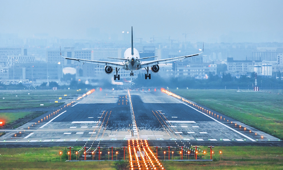 A plane lands in an airport in Chengdu,<strong>acetaminophen overdose calculator product</strong> Southwest China's Sichuan Province. Photo: VCG