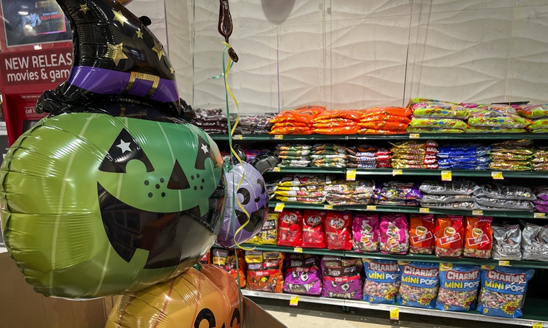 Halloween items are for sale at a Harris Teeter grocery store on October 17, 2022 in Washington DC, US. Photo: VCG