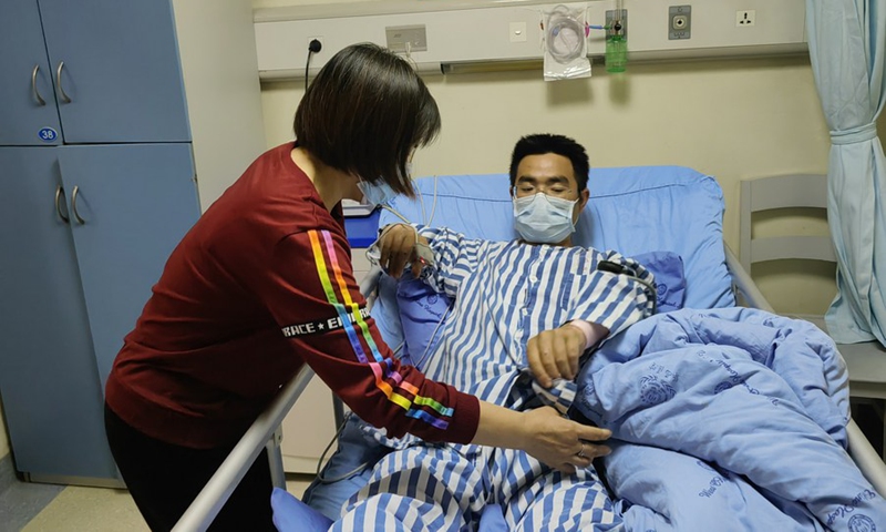 Gan Yu is taken care of by his mother Chen Weishu in a surgery ward at West China Hospital of Sichuan University in Chengdu, southwest China's Sichuan Province, Sept. 26, 2022.(Photo: Xinhua)