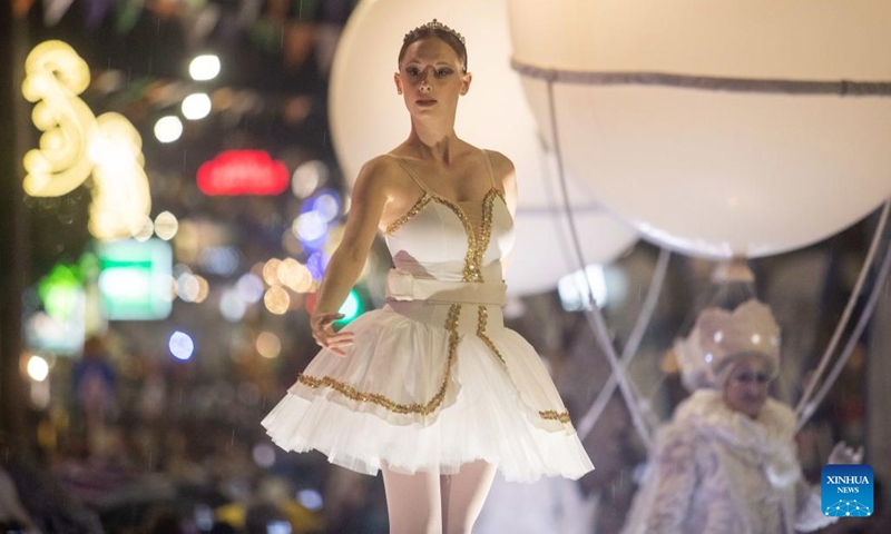 A participant performs ballet during the parade of Ayia Napa Medieval Festival in Ayia Napa, Cyprus, Oct. 8, 2022.(Photo: Xinhua)