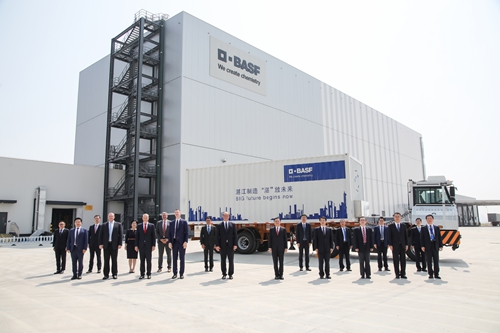 The group photo taken in front of the BASF Zhanjiang Verbund site Automated Smart Warehouse on September 6, 2022 in Zhanjiang, South China's Guangdong Province. Photo: Courtesy of BASF 