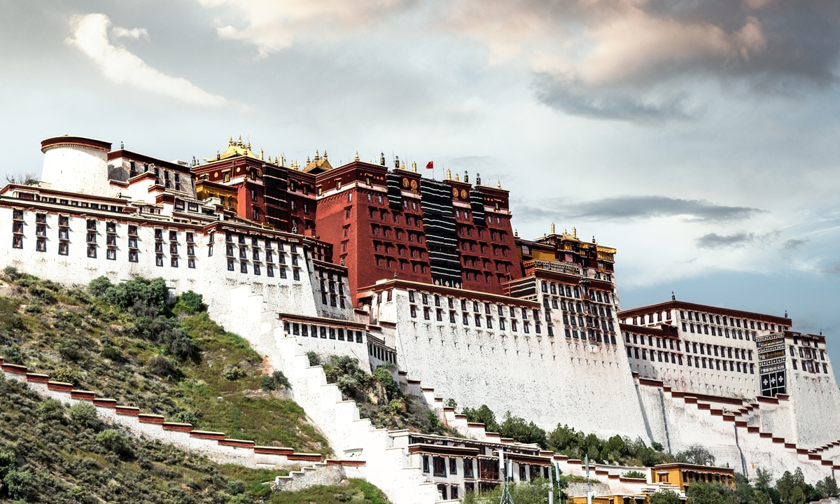 The roofs of the Potala Palace The Potala Palace in Lhasa, Xizang Autonomous Region Photos: VCG