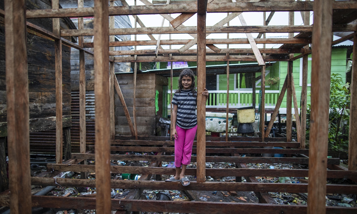 A girl poses for a photo at a house under construction after Hurricane Julia swept through the area in Bluefields, Nicaragua, on October 9, 2022. Photo: VCG