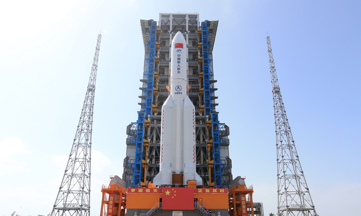 The Mengtian lab module atop its Long March-5B Y4 carrier rocket stands ready at the launch pad on October 25, 2022, at Wenchang Space Launch Site in South China's Hainan Province. The Mengtian module is the third and final part of the three-module basic structure of China's Tiangong Space Station. Photo: Xinhua
