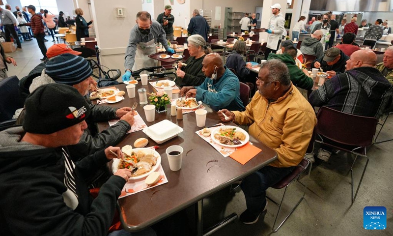 People have free Thanksgiving meals in Vancouver, British Columbia, Canada, on Oct. 10, 2022. About 3,000 free meals were served by a local charitable organization here on Monday.(Photo: Xinhua)