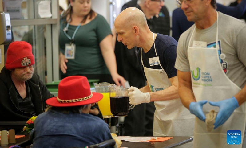 Volunteers help serve free Thanksgiving meals in Vancouver, British Columbia, Canada, on Oct. 10, 2022. About 3,000 free meals were served by a local charitable organization here on Monday.(Photo: Xinhua)