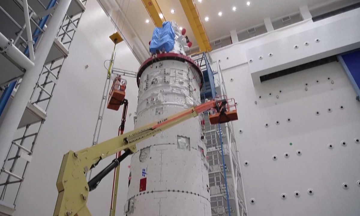 The Long March-7 Y6 carrier rocket, tasked with sending China's space station cargo vessel Tianzhou-5 into orbit, is transported to the Wenchang Spacecraft Launch Site in South China's Hainan Province on October 11, 2022. Photo: CFP