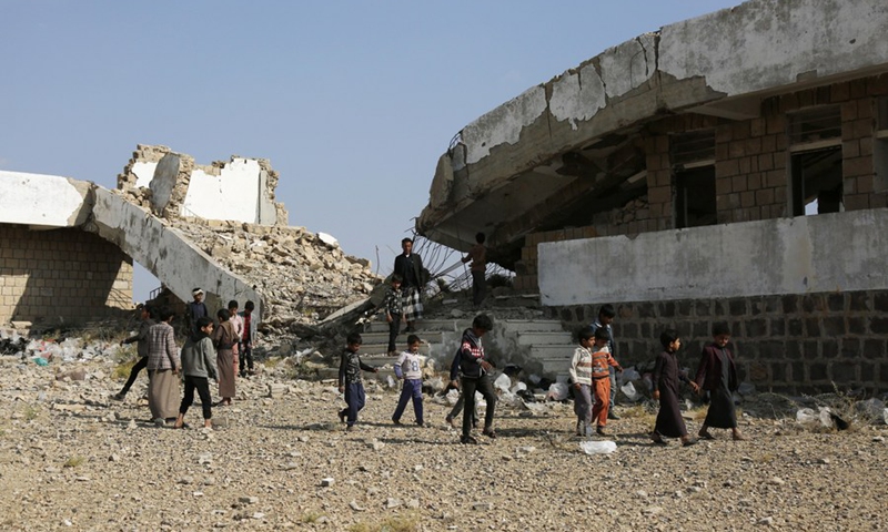Yemeni students are seen at the destroyed Shuhada-Alwahdah school in Al-Radhmah district, Ibb province, western Yemen, on April 11, 2022.(Photo: Xinhua)