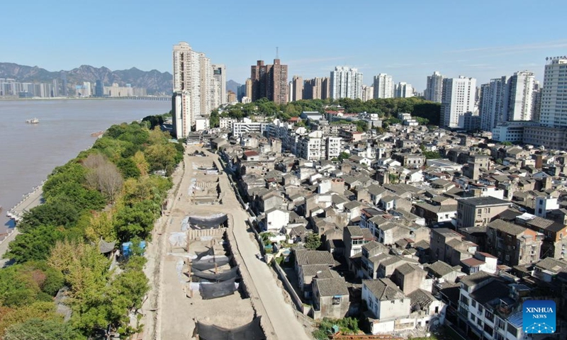 Aerial photo taken on Oct. 10, 2022 shows a view of the archaeological site of Shuomen ancient port along the Oujiang River in Wenzhou, east China's Zhejiang Province. The archaeological site of Shuomen ancient port was discovered at the end of 2021, with ruins of ancient buildings, shipwrecks, and porcelain pieces unearthed in the following archaeological excavations.(Photo: Xinhua)