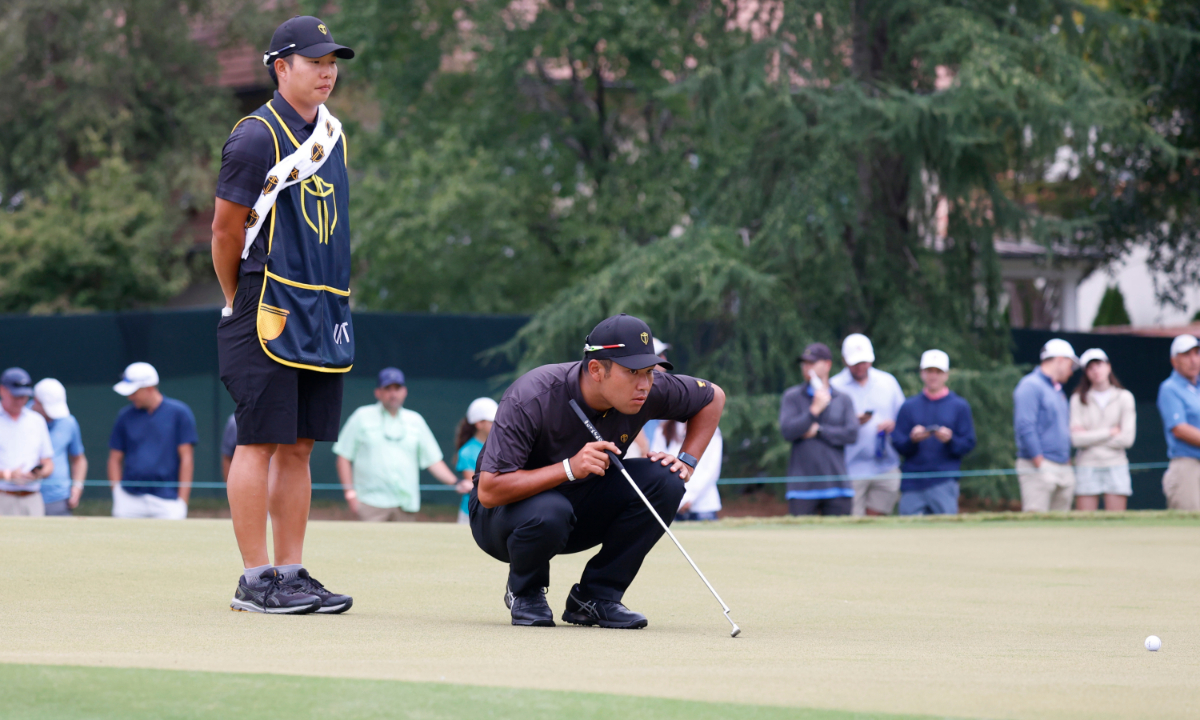 International Presidents Cup golfer Hideki Matsuyama (right) lines up a putt on the 2nd hole during the 2022 Presidents Cup singles matches at Quail Hollow Club in Charlotte, North Carolina, the US on September 25, 2022. Photo: VCG