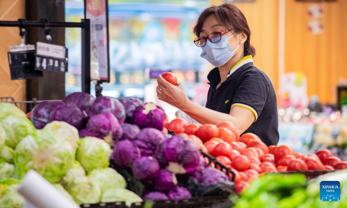 A customer selects vegetables at a supermarket in Nanjing, east China's Jiangsu Province, June 10, 2022. Photo:Xinhua