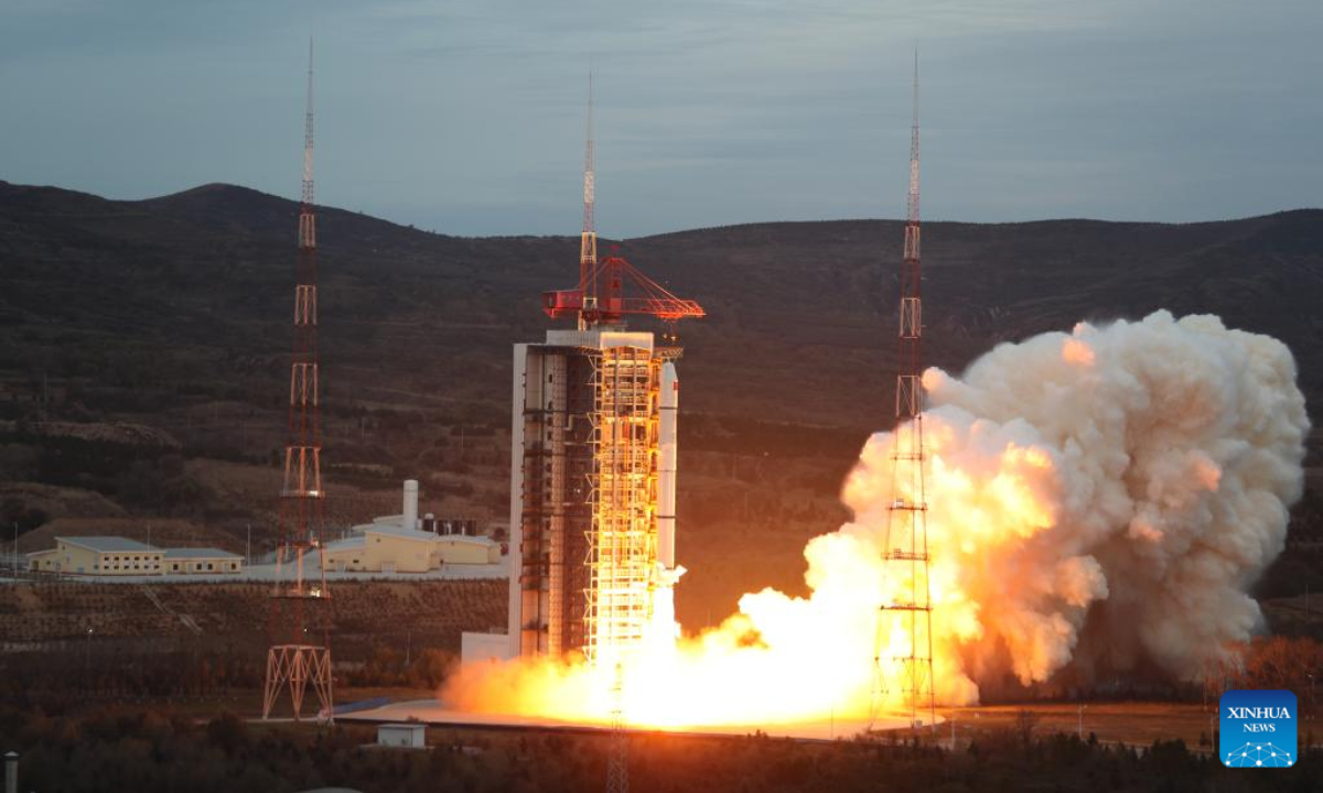 A Long March-2C rocket carrying the S-SAR01, a new satellite for disaster reduction, emergency management, and environment monitoring, blasts off from the Taiyuan Satellite Launch Center in north China's Shanxi Province Oct 13, 2022. The rocket lifted off at 6:53 a.m. (2253 GMT Oct 12) and sent the S-SAR01 satellite into the preset orbit. Photo:Xinhua