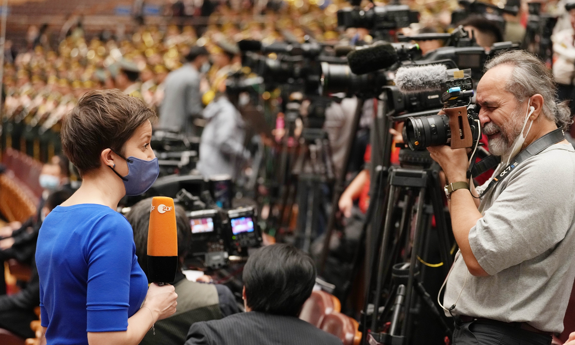 Journalists make on-the-spot coverage of the 20th National Congress of the Communist Party of China which opened at the Great Hall of the People in Beijing on October 16, 2022. Photo: cnsphoto