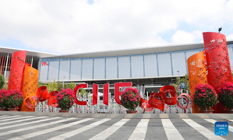 Photo taken on Oct. 15, 2022 shows decorative installations near an entrance of the National Exhibition and Convention Center (Shanghai), the main venue for the China International Import Expo (CIIE), in east China's Shanghai.The fifth CIIE is scheduled to be held from Nov. 5 to 10.Photo:Xinhua