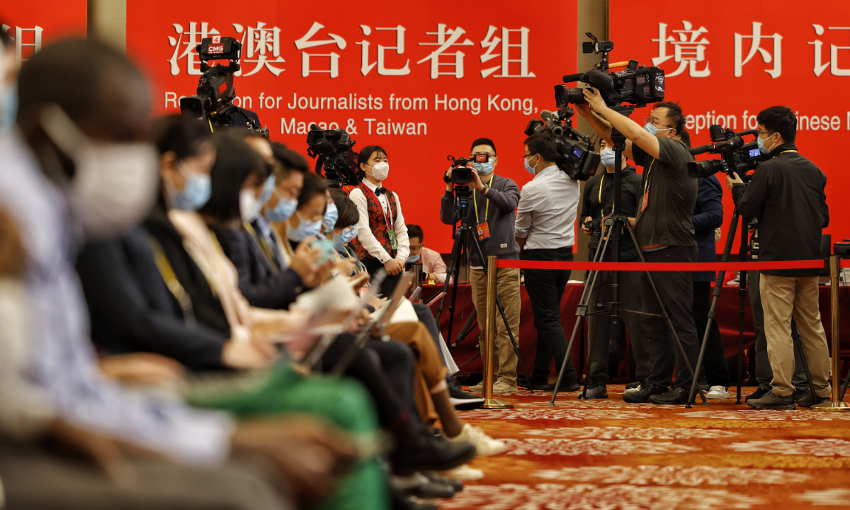 Reporters are seen at the press center for the 20th National Congress of the CPC, where a briefing was held on
October 21. Zhai Qing, vice minister of the Ministry of Ecology and Environment, spoke with journalists under the
theme of “Building a beautiful China with harmonious coexistence between man and nature.” Photo: Li Hao/GT