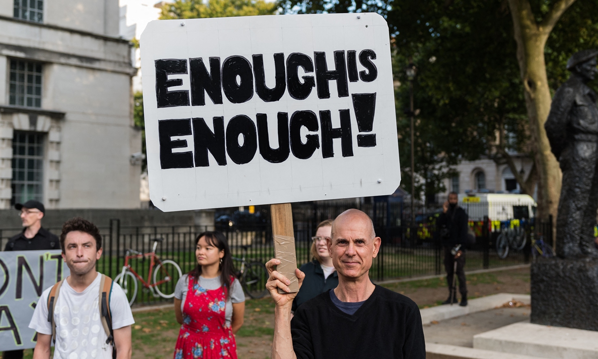Demonstrators protest outside Downing Street against the government's handling of the cost of living crisis as one in three British households is predicted to face fuel poverty this winter amid surging energy prices in London, United Kingdom on September 05, 2022. Photo: AFP