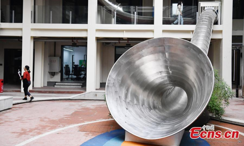 Photo shows a newly renovated office building with a slide in Chongqing, Oct. 19, 2022. (Photo: China News Service/Zhang Lang)